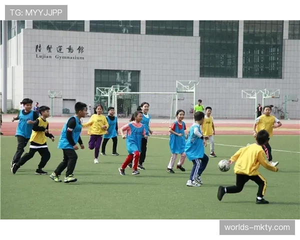 中国足协与教育部联合推动“足球特色学校”教练员培训计划